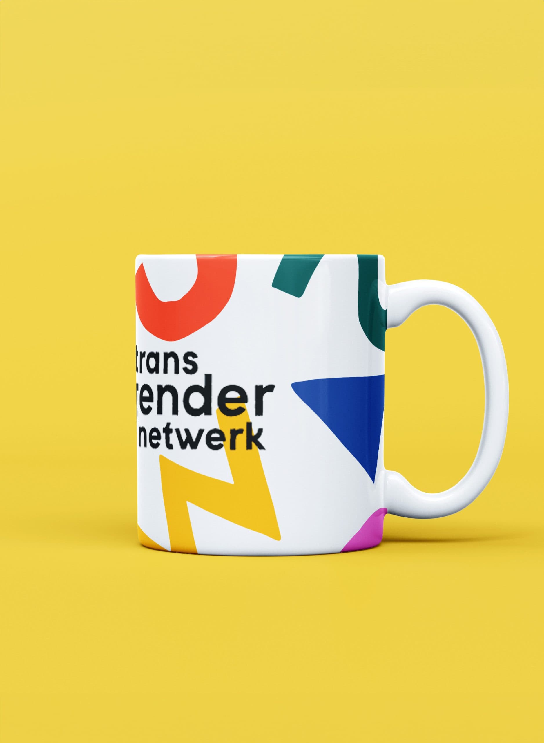 Transgender Netwerk koffiekop met print van het logo en kleurrijke en diverse geometrische vormen